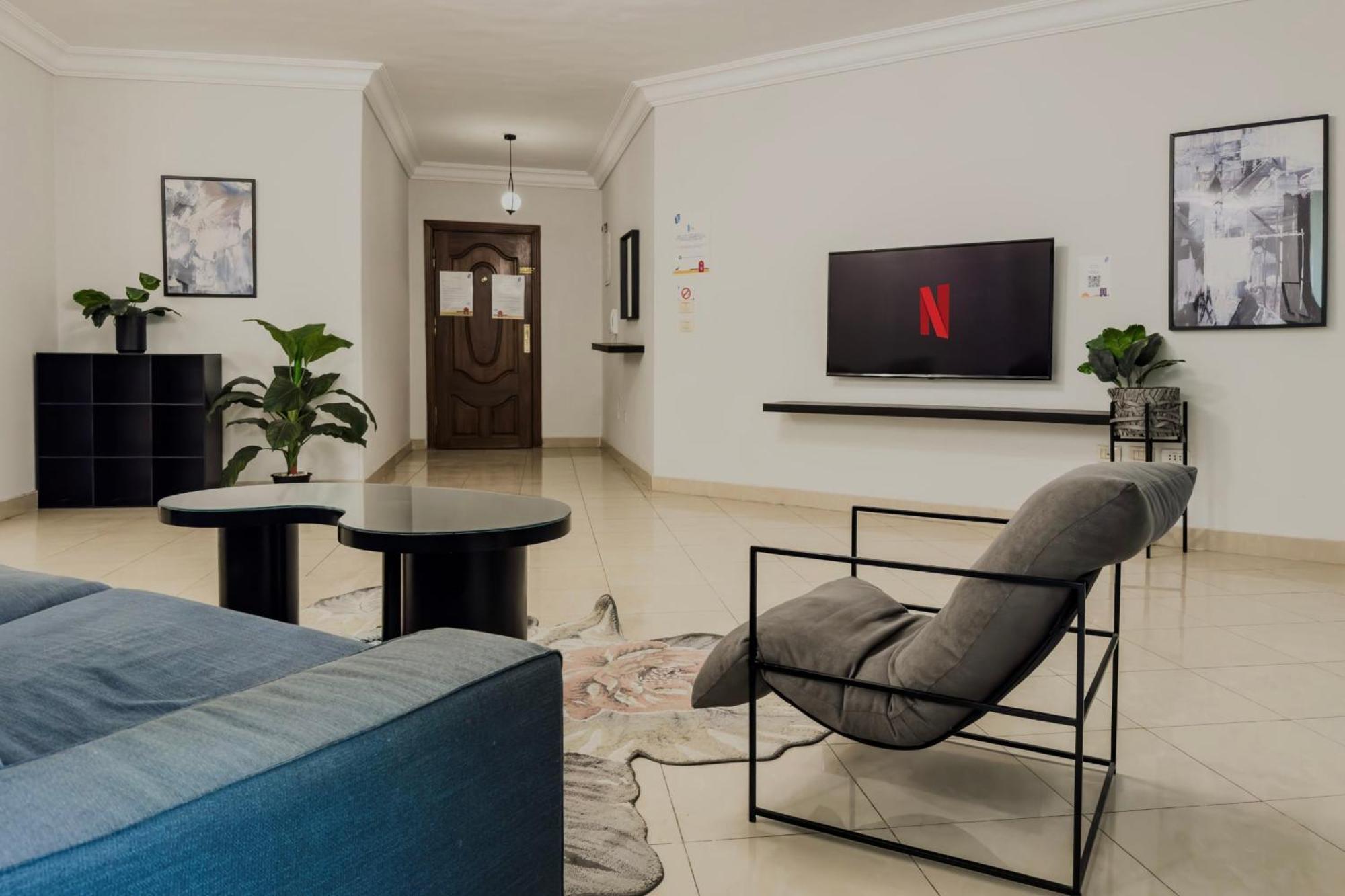 Distinct & Decent 2 Bdr Apt Steps From Nightlife And Airport Kairó Kültér fotó