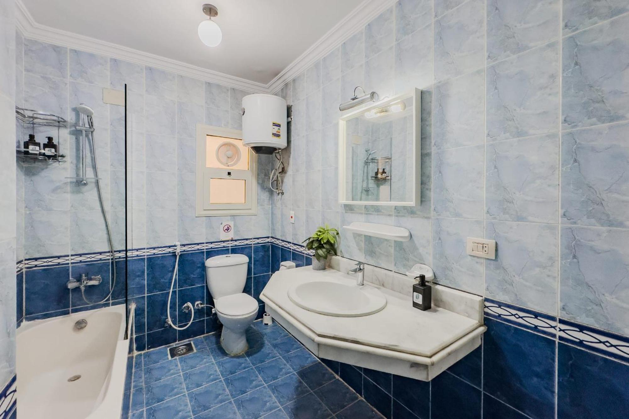 Distinct & Decent 2 Bdr Apt Steps From Nightlife And Airport Kairó Kültér fotó