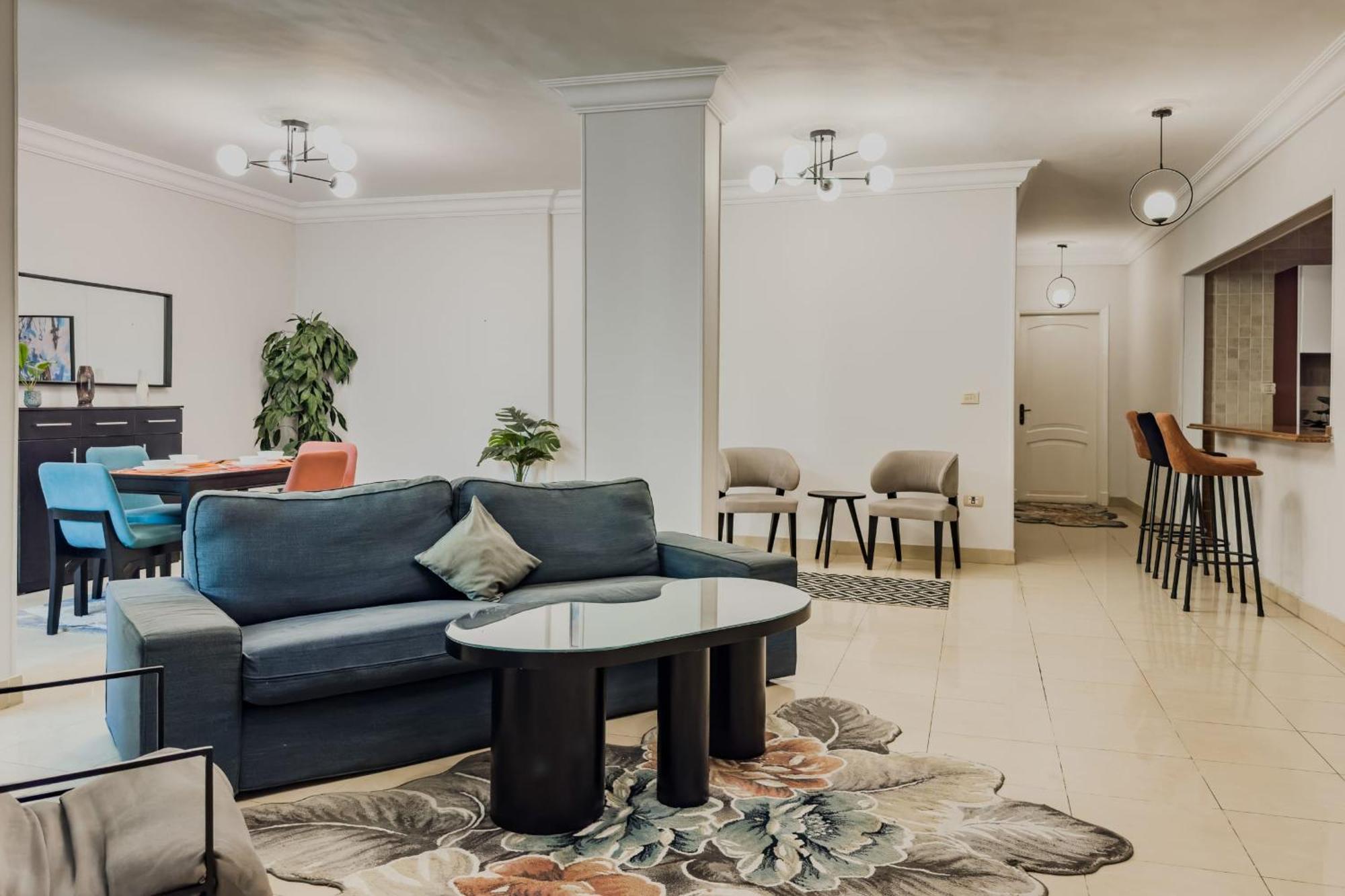 Distinct & Decent 2 Bdr Apt Steps From Nightlife And Airport Kairó Kültér fotó