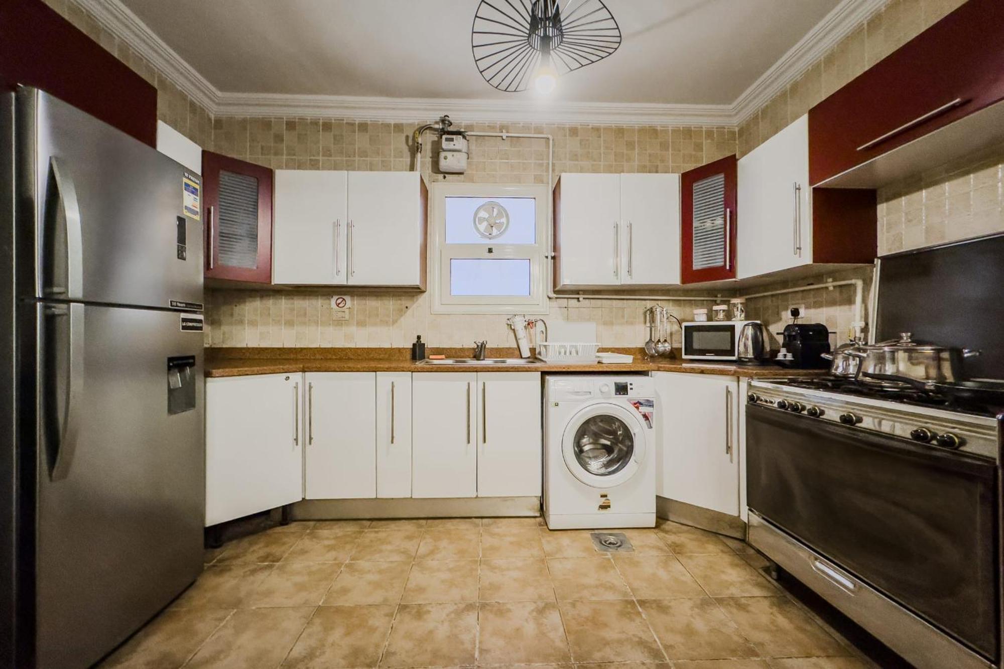 Distinct & Decent 2 Bdr Apt Steps From Nightlife And Airport Kairó Kültér fotó