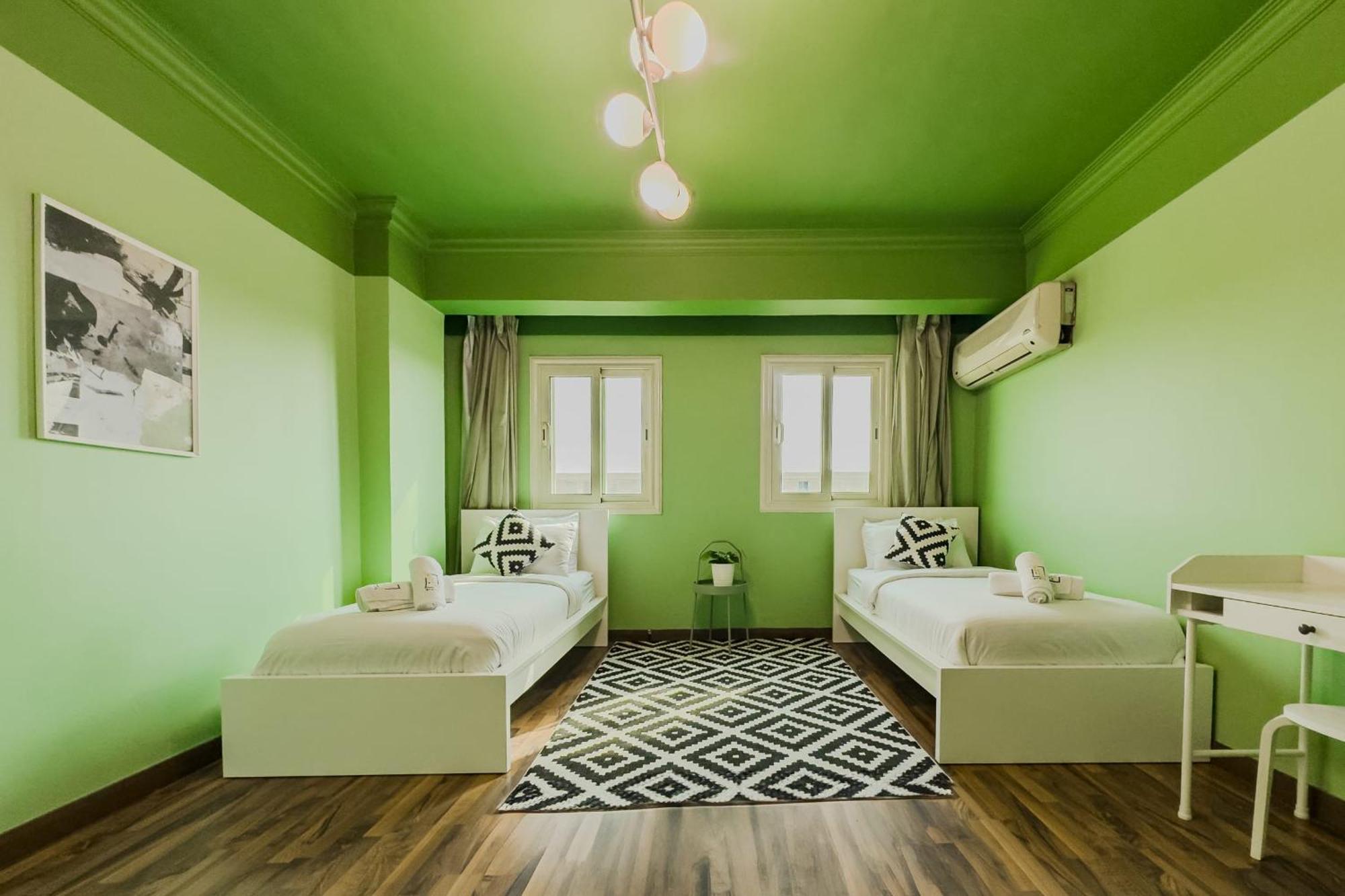 Distinct & Decent 2 Bdr Apt Steps From Nightlife And Airport Kairó Kültér fotó